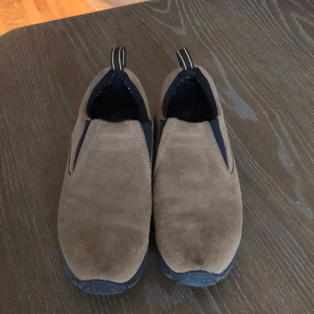 Men’s Size 6.5 brown suede loafer